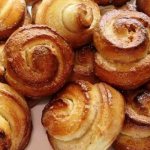 Quick buns - they always help out! Recipes for quick quick buns with sugar, cinnamon, cottage cheese, poppy seeds 