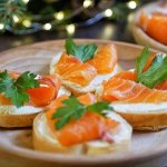 Бутерброды с красной рыбой и лимоном - рецепт пошагово с фото