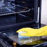 Как чистить духовку