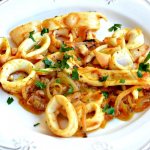 How to fry squid in a frying pan with onions There should not be too many mushrooms