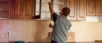 How to properly hang kitchen cabinets on the wall