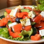 Как приготовить классический греческий салат с брынзой по пошаговому рецепту с фото