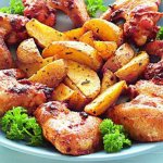 Как приготовить куриные крылышки в духовке с картошкой