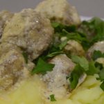 How to make meatballs in creamy sauce according to a step-by-step recipe with photos