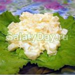 Классический салат с ананасом, сыром и чесноком