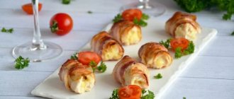 Chicken rolls in bacon in the oven. Recipe with stuffing, cheese, mushrooms, ham in creamy, soy, sour cream sauce 
