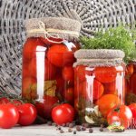 Marinated tomatoes with vinegar