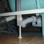 The water in the bathroom does not drain: what to do?