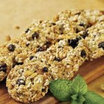 Sugar-free oatmeal cookies are a healthy treat. Secrets of making sugar-free oatmeal cookies with dried fruits and honey 