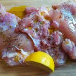 Рецепт куриных бедер-гриль с лимоном и травами - шаг 1