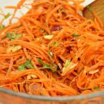 салат с корейской морковкой и чипсами