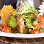 Salad with shrimp and lettuce