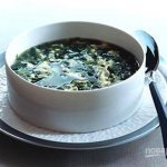 Spinach soup with egg