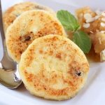 Cottage cheese pancakes with semolina