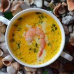 Cheese soup with seafood