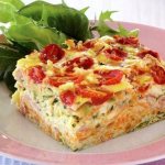 Casserole with tomatoes, zucchini and ham